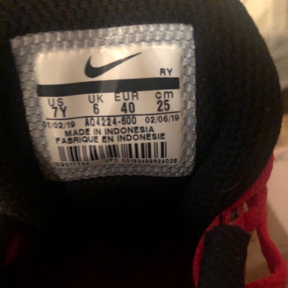 Nike’s - Picture 5 of 5